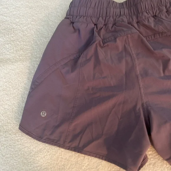 Lululemon Hotty-Hot High Rise Lined Shorts Size 6 - Picture 6 of 15